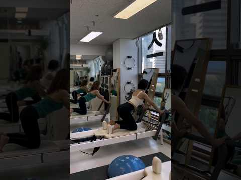 필라테스 영상 리포머 down stretch + spine extension #pilates #shorts #exercise #운동하는여자 #필라테스강사