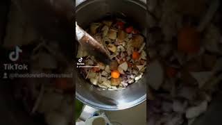 let's make vegetable&bacon hash #seasonalfood #homesteading #garden #cooking #cookwithme #howtocook