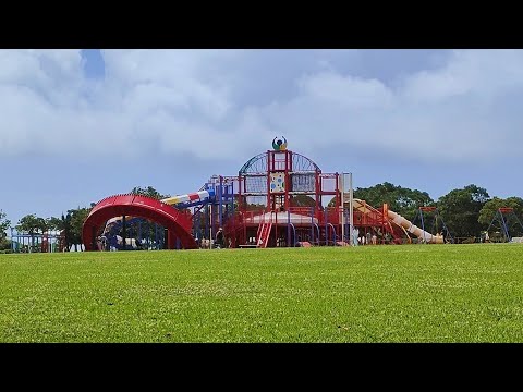 沖縄県総合運動公園の遊具(2023)/Playground equipment at the Okinawa Prefectural Comprehensive Athletic Park.