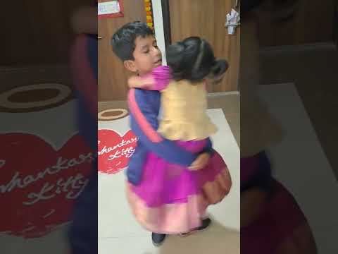 Annaya vachesthunadu #school #home #sister #love #waiting #sisterhood #viral #trending #ytshorts