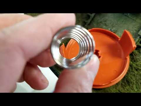 Black and Decker trimmer spool replacement / Changing the spool on a edger