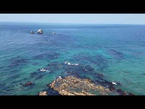 透明な海、左右からの波(Time Lapse)～尻屋埼灯台～2