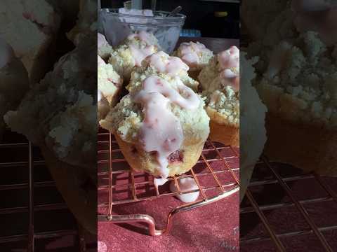 Strawberry Muffins with Streusel and Strawberry Glaze / Easy Recipe!