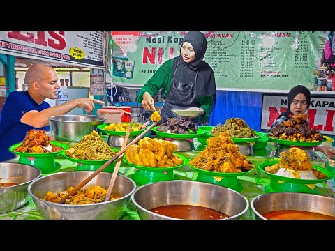 Indonesian Street Food - SPICY duck + NASI KAPAU + #1 CHICKEN -  Indonesian food in Bukittinggi