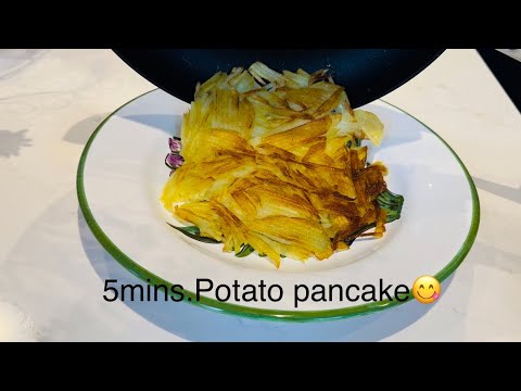 Very simple yummy potato pancake with one 🥔 맛있는 초간단 감자부침