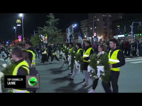 Top Channel/ Studentët “rrethojnë” Vuçiç/ Beogradi nën ethet e protestës