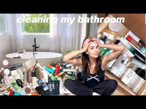 DEEP CLEANING & ORGANIZING MY MESSY BATHROOM (it was a wreck)