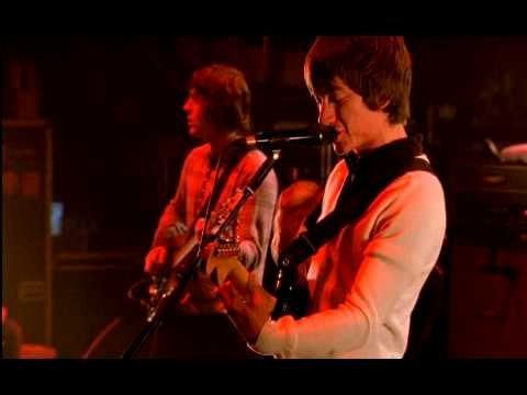 Arctic Monkeys - I Bet You Look Good On The Dancefloor (Live at The Apollo)