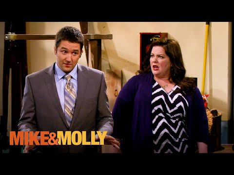 Tensions Are High at Molly’s School Recital | Mike & Molly