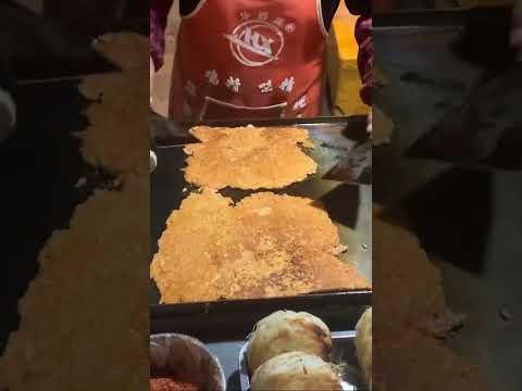 Street Food Around the World - Dinner in Beijing - Chinese burger