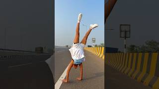 Handstand 😱🔥 #fitness #flexibility #yogapractice #ytshorts