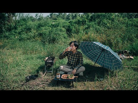 Single camping 丨 Outing on the grass by the Han River, making simple chicken wings and green peppers