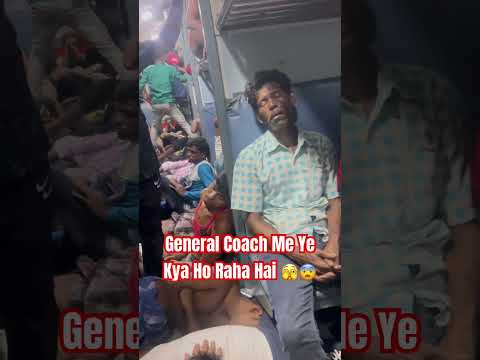 Train Ke Andar Ye Kya Ho Raha Hai 😨🤔 #viral #train #ytshort #shortsfeed #trending