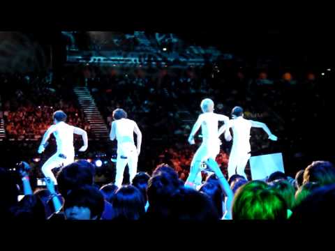 02/04/2011 LOLLIPOP F 四度空间 + REMIX @ SG e-Awards 2011 新加坡e乐大赏 (Moshpit View)