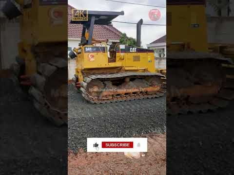 CATERPILLAR BULLDOZER LEVELING GRAVE ROCK MATERIALS