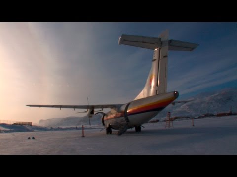 Flights over the Baffin Island to arrive to Qikiqtarjuaq, "The big island" - Akshayuk Pass 2008