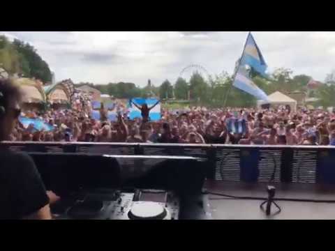 Hernan Cattaneo playing 'Dustin Nantais - Last Legs (Emi Galvan Remix)' at Tomorrowland