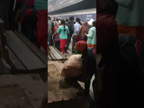 ballia station 🚉 par train pahunte bahut logo ka bheed #viral #shortvideo #shorts #train