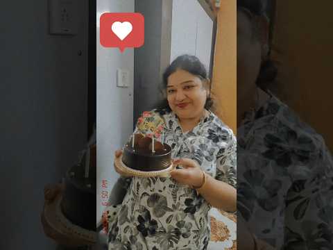 Ye cake 🎂 kon laya😋😇 Happy birthday to me 😀❤️ Meenu kitchen reel #birthdaycelebration #reels #vlogs