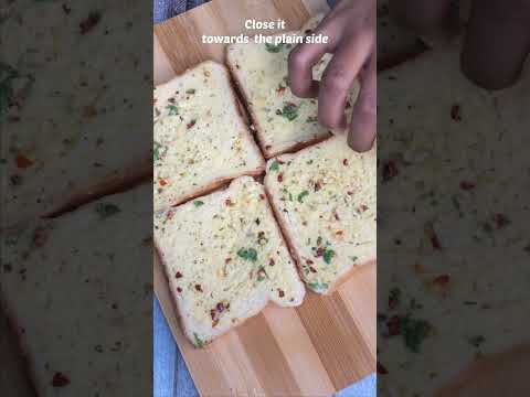 CHEESY GARLIC BREAD | QUICK & EASY RECIPE | #shorts #youtubeshorts #ashortaday