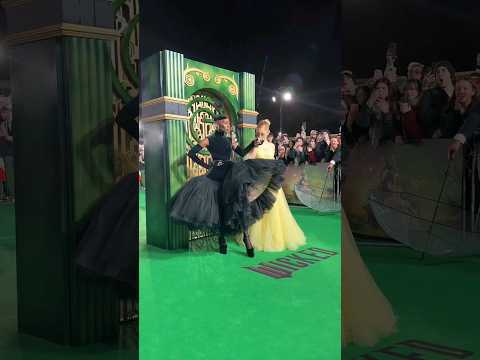 Ariana & Cynthia on the red carpet at the premiere of the film «Wicked»💚🩷 #arianagrande #wicked