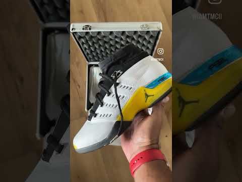 Air Jordan 17 Low Lightning