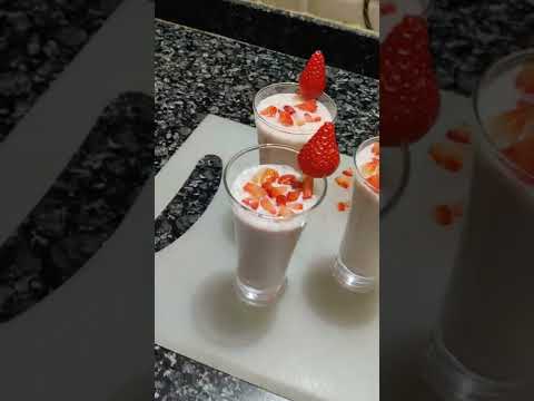 Strawberry Milkshake 😍👌🍓🥤#shorts #strawberry #milkshake #strawberrymilkshake #kidsrecipe