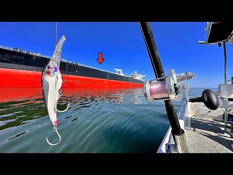 Fishing SOLO beside this Huge FREIGHTER Ship in the GULF of MEXICO!