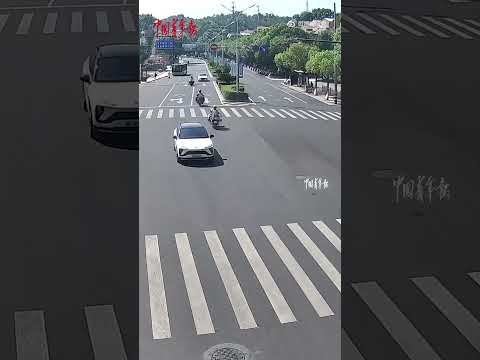 浙江警察铁骑开道 护送病危老人就医