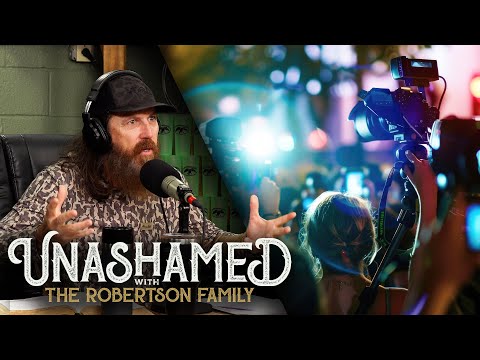 Uncle Si Spooks Jase’s Houseguests & Jase Comes Home to a Yard Full of Reporters | Ep 994