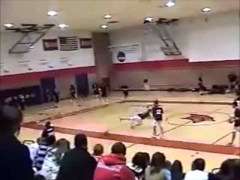 INCREDIBLE Dodgeball catch!!!! Diving and in midair! Saginaw Valley 2008