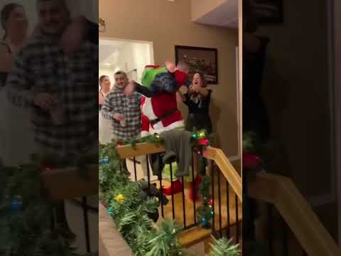 Wondering what he did wrong😳#christmas #grinch #santa #christmasdance #christmasdancehits  #shorts