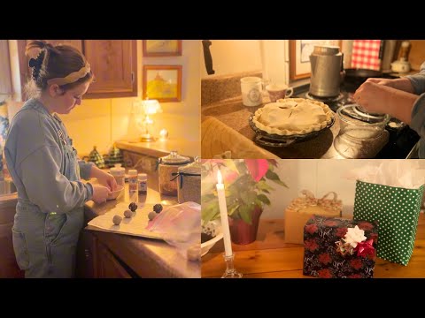 Homemade Apple Pie, Cozy Night Wrapping Presents, Trip To Town | Vlogmas Day 8