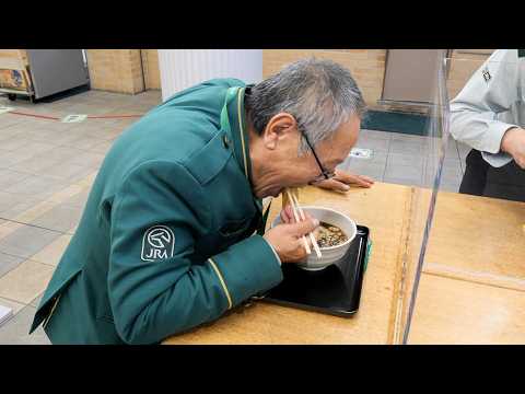 The most famous standing curry udon restaurant at the racetrack