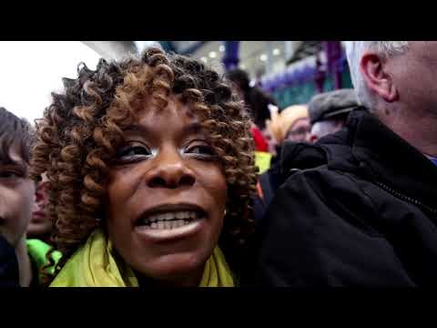 Londoners flock to festive Christmas meat auction | REUTERS