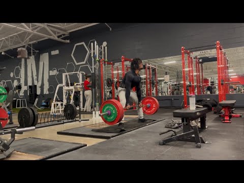 Pulling A Heavy Paused Deadlift Single