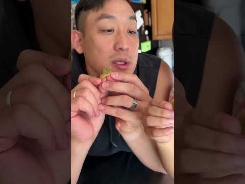 Peeling kiwi gummies from Korea!