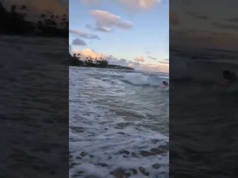 Diamond Head shorebreak #hawaii #surfing #diamondhead #softtop