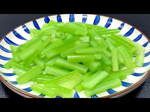 Don't put celery directly into the pan when stir-frying it. Add one more step. It will be green and