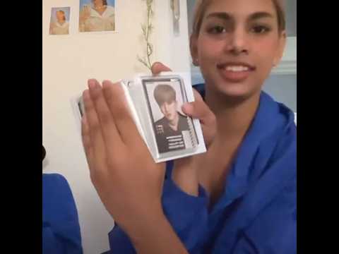 blackswan sriya showing fatou (and fans) her mini skz photo card binder 😭 #blackswan #skz