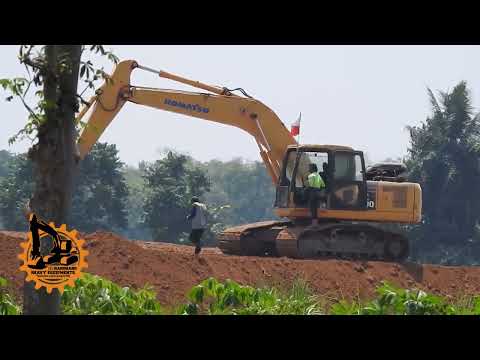 Komatsu PC200 Grading the last top dirt layer on a toll road project