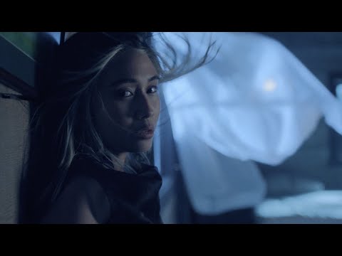 NIKI - Blue Moon (Official Music Video)