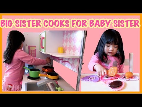 BIG SISTER COOKS FOR BABY SISTER PRETEND PLAY