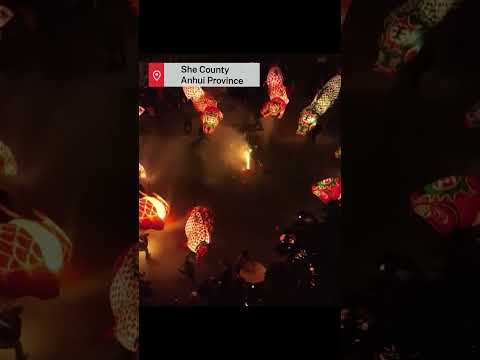 Fish-shaped lantern parade attracts tourists in Anhui