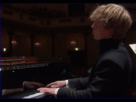 Lucas Jussen - Chopin Piano Concerto No.1, 2nd movement, Romanc Larghetto