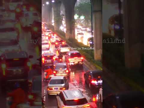 🌧️🚗 The Enchanting Charm of Rainy Days and Traffic Jams in Bangkok