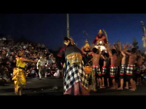 Kecak performance! (Bali, Uluwatu) Kecak Dance - Balinese Culture Show