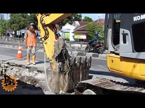 Komatsu PC78US Loading concrete debris on dumper truck #komatsu