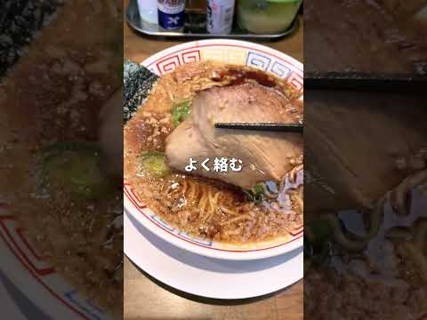 【東北グルメ】地元民から愛されるギトギト煮干しラーメンがたまらない！#shorts #青森県 #ラーメン