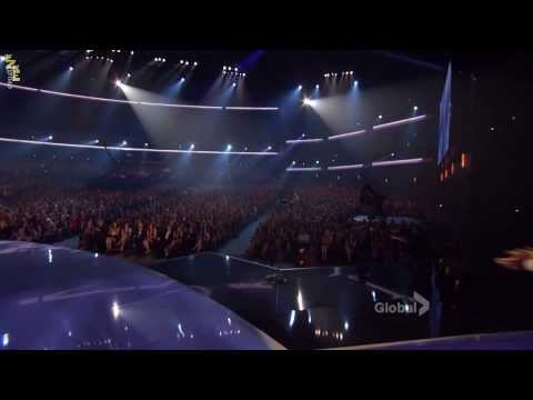 Zac Efron, Michael Jordan and Miles Teller presenting at the PCA 2014 [HD]